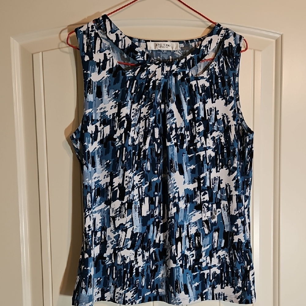 Jones Studio Teal, White And Black Abstract Sleeveless Blouse